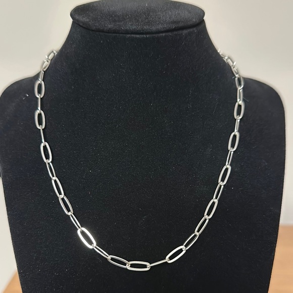 Jewelry - Elegant Silver Paper Clip Chain Necklace
